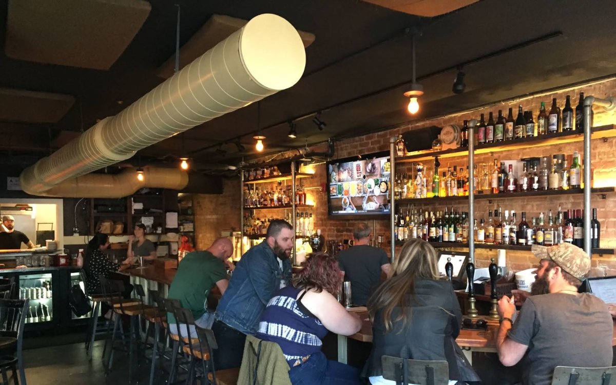 Growlers Pour House